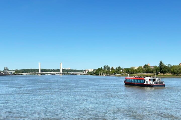 Garonne Canelés Cruise: See Bordeaux's UNESCO Facades and Taste Baillardan Canelés