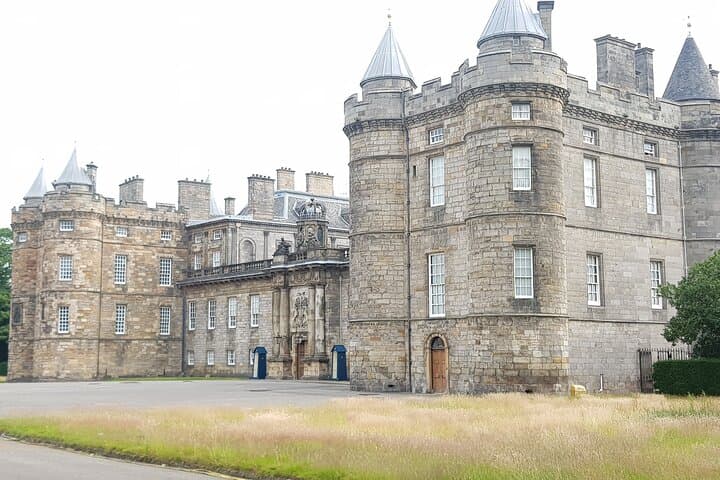 Private Royal Edinburgh Tour — Edinburgh Castle, Holyrood & the Royal Mile photo 2