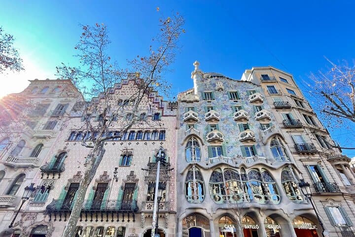 Private Gaudí Bike Tour — 3-Hour Modernisme Route in Barcelona photo 2