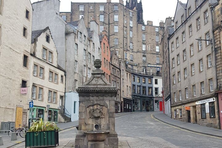 Private Royal Edinburgh Tour — Edinburgh Castle, Holyrood & the Royal Mile photo 3
