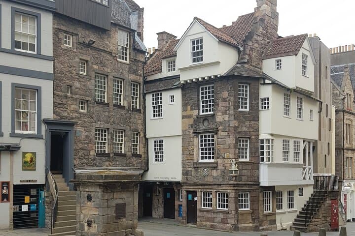 Private Royal Edinburgh Tour — Edinburgh Castle, Holyrood & the Royal Mile photo 4