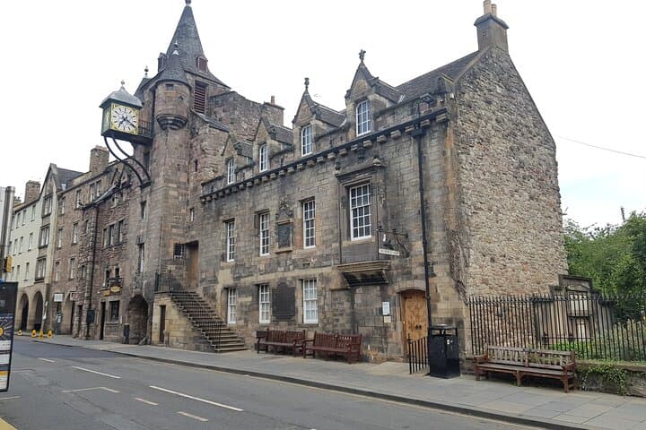 Private Royal Edinburgh Tour — Edinburgh Castle, Holyrood & the Royal Mile photo 5