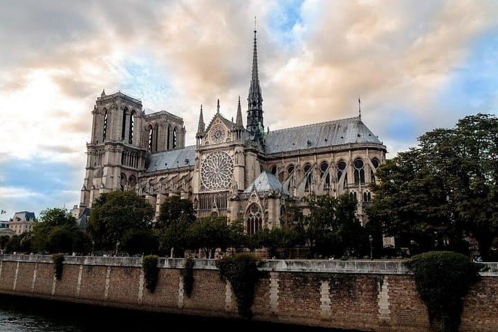 Notre-Dame and Île de la Cité Walking Tour — Historic City Center of Paris with Local Guide photo 1