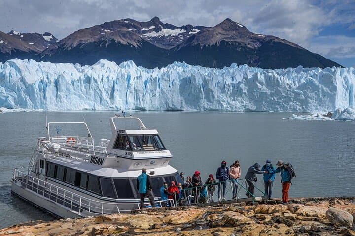 Blue Safari: Close-Up Boat & Shore Hike to Perito Moreno Glacier photo 5