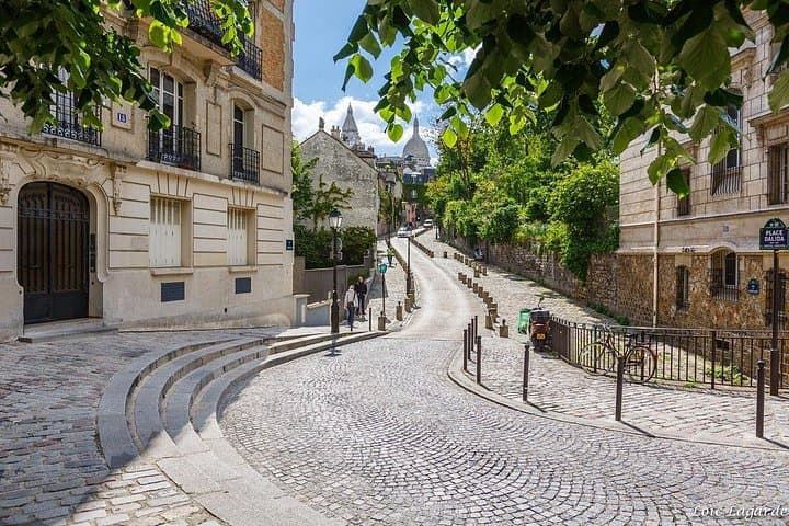 Montmartre & Sacre Coeur Walking Tour — Local Guide, Artist Haunts & Panoramic Views photo 5