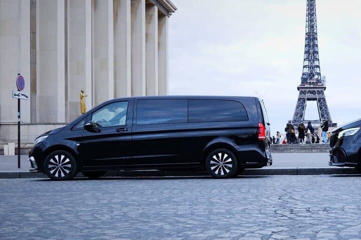 Private Paris Minivan Tour with Champagne: 6-Hour Guided City Highlights
