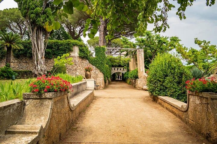 Private Family Walking Tour in Ravello — Villa Rufolo, Cimbrone & Coastal Views photo 4