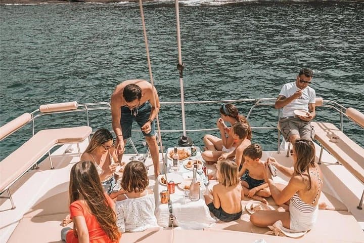 All-Inclusive Catamaran to Île aux Bénitiers — Crystal Rock, Dolphins & Snorkeling photo 4