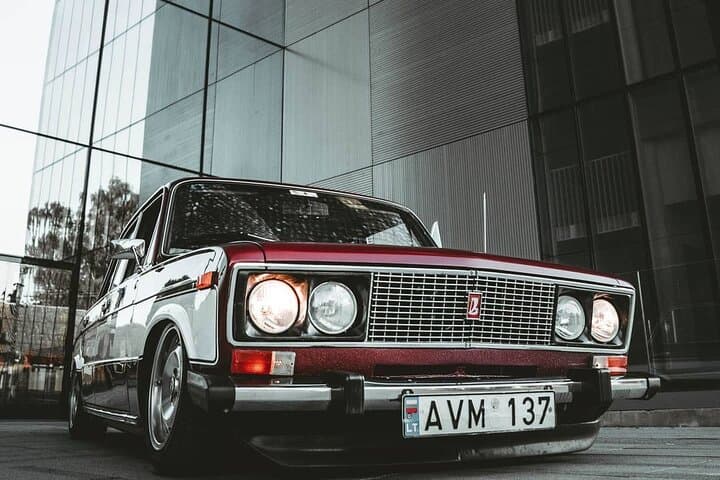 London Low-Rider Lada Private 2-Hour Tour: Tower Bridge to Covent Garden