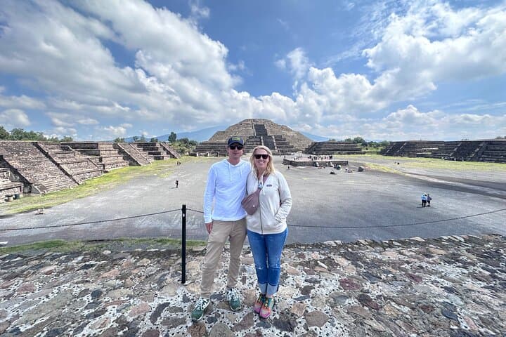 Sunrise Hot Air Balloon Over Teotihuacán — Flight, Cave Descent & Pyramid Walk photo 5