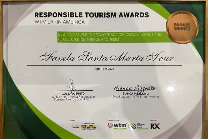 Favela Santa Marta Walking Tour: Local Life, Michael Jackson Viewpoint & Guanabara Bay Views photo 2
