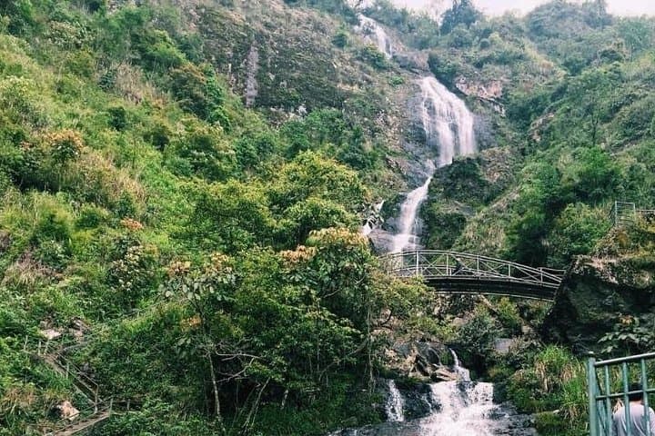 Sapa Private Tour: Silver & Love Waterfalls and the Lonely Tree on O Quy Ho Pass photo 2