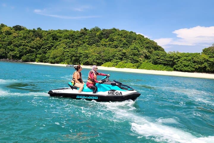 Langkawi Premium Jet Ski Tour to Dayang Bunting Island photo 4