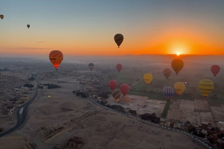 Hurghada to Luxor Overnight Hot Air Balloon & Valley of the Kings Tour
