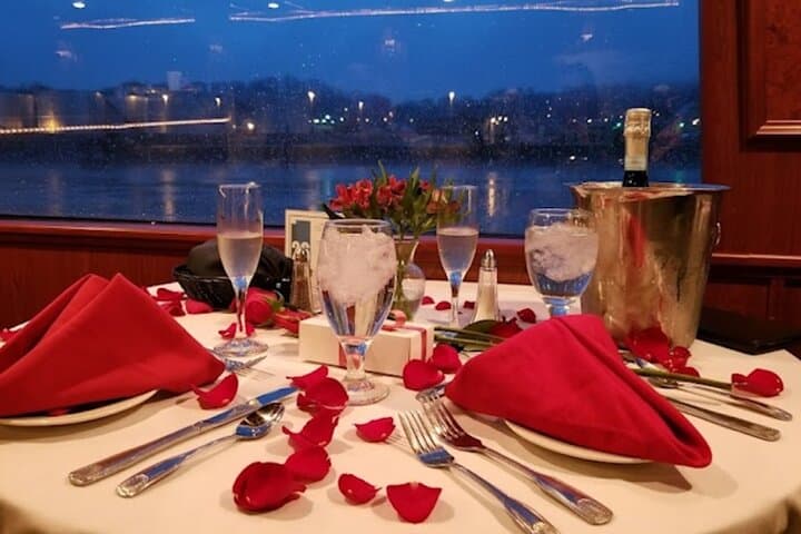 Volunteer Princess River Cruise Knoxville: Tennessee River Dinner & Sightseeing photo 3