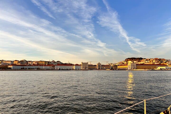 Lisbon Sunset Sailing: Private Two‑Hour Romantic Cruise on the Tagus photo 6