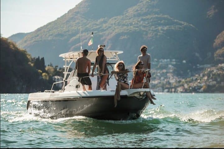 Private 1-Hour Boat Tour on Lake Como: Villas, Views & Custom Cruise