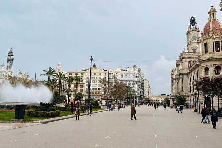 Ride Valencia: Top 25 Highlights Guided Bike Tour photo 3