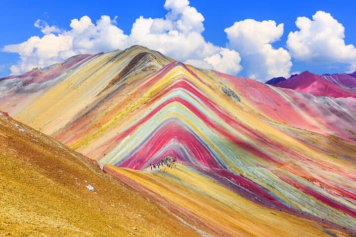 Vinicunca Rainbow Mountain Day Hike: Colors, Altitude & Practical Tips