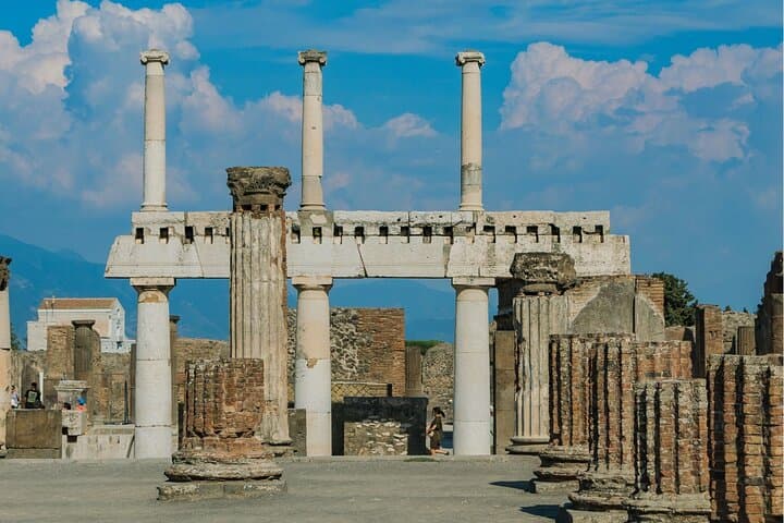 Pompeii Fast-Track Entry with Audio Guide: Explore Roman Ruins & Villas photo 3