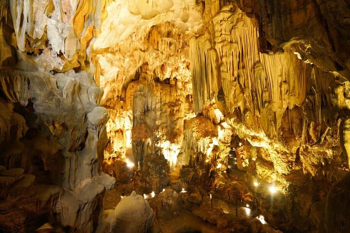 Thien Cung Cave & 4-Hour Ha Long Bay Cruise with Kayaking and Seafood Lunch photo 2