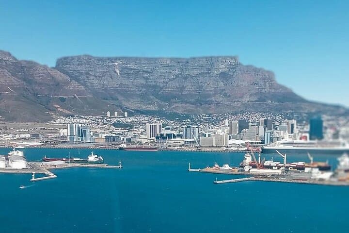 Two Oceans Helicopter Tour: 24-Minute Half Peninsula Flight from V&A Waterfront photo 4