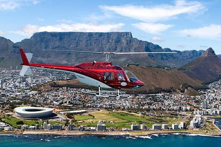 Two Oceans Helicopter Tour: 24-Minute Half Peninsula Flight from V&A Waterfront photo 3