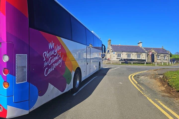 Giant's Causeway Day Trip with Belfast Hop-On Hop-Off Pass