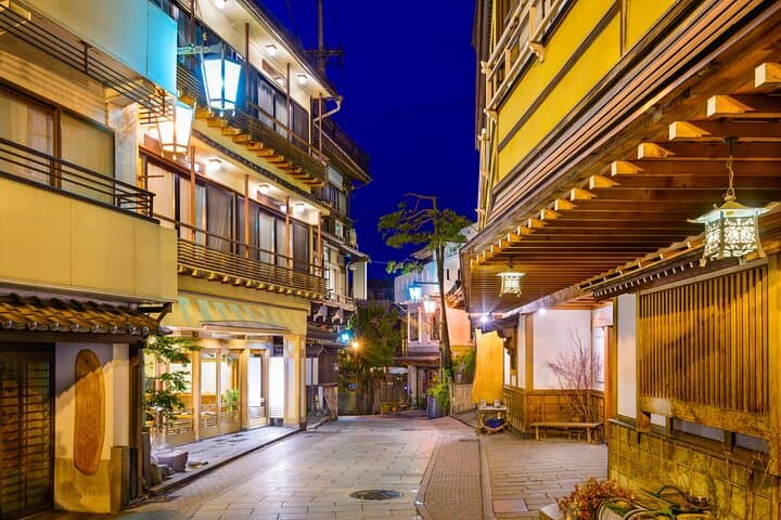 Full-Day Nagano Tour: Snow Monkeys, Zenko-ji, Obuse & Onsen photo 4
