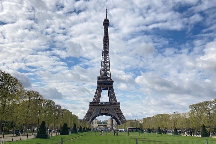 sunday-morning-eiffel-tower-food-market-tour photo 6