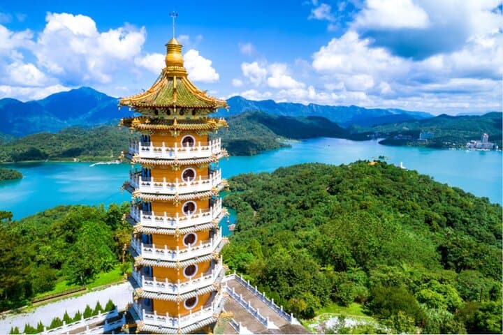 Sun Moon Lake Private Day Tour from Taipei: Boat, Cable Car & Temple Stops photo 1