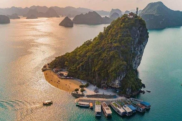 Hercules Cruise Ha Long Bay Day Tour: Sung Sot Cave, Ti Top & Kayaking photo 4