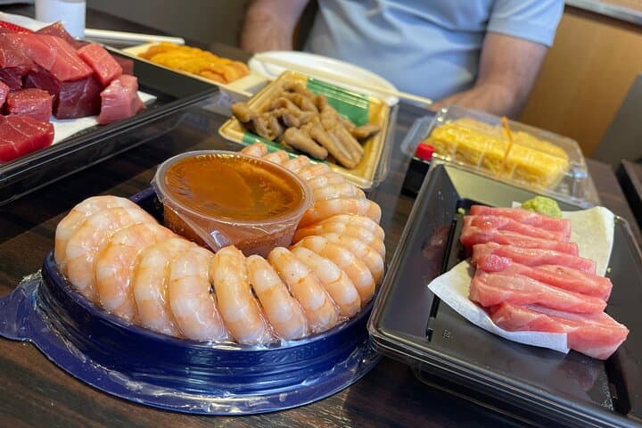 Classic Tsukiji Market Food Tour: Inner & Outer Market Morning Experience photo 2