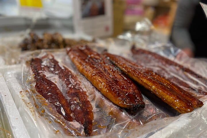 Classic Tsukiji Market Food Tour: Inner & Outer Market Morning Experience photo 3