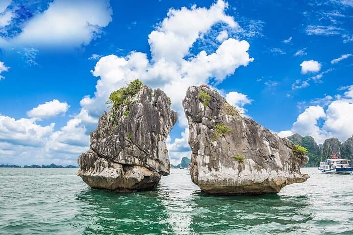 Halong Bay 4-Hour Cruise: Kayak Ba Hang & Explore Thien Cung Cave photo 4