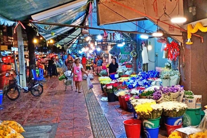 Bangkok Discovery: Wat Arun, Flower Market & Chinatown Evening Tour photo 4