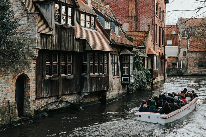 Two-Hour Bruges Walking Tour: Belfry, Canals & a Praline Tasting photo 4