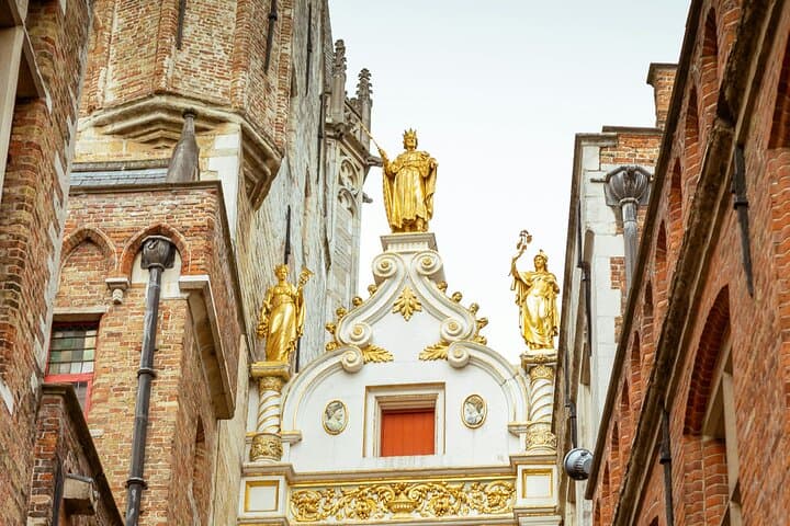 Two-Hour Bruges Walking Tour: Belfry, Canals & a Praline Tasting photo 3