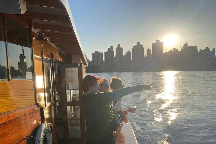Sunset NYC Urban Wildlife Boat Tour: Birds, Bridges & Harbor Views photo 1