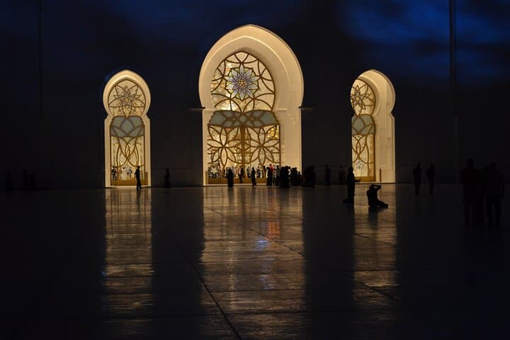 Full-Day Abu Dhabi SUV City Tour from Dubai — Sheikh Zayed, Corniche & Emirates Palace photo 6