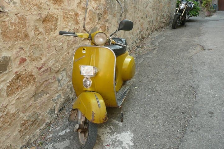Vespa Through Val d'Orcia: Montepulciano, Pienza & Monticchiello in 4 Hours photo 5