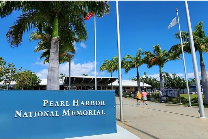 Pearl Harbor & Hawaiian Kingdom History Tour: USS Arizona, Punchbowl, and Downtown Honolulu photo 3