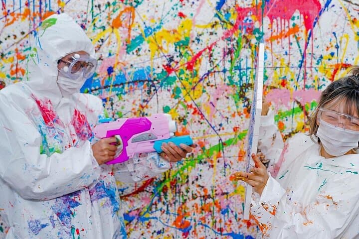 Seoul Action Painting Studio Experience: Throw, Splash and Create Like an Action Painter photo 2