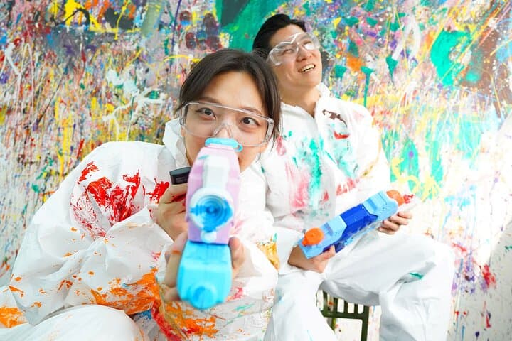 Seoul Action Painting Studio Experience: Throw, Splash and Create Like an Action Painter photo 6