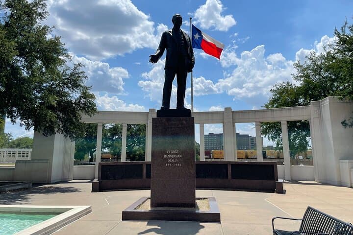 dallas-in-wonderland-self-guided-walking-tour photo 3