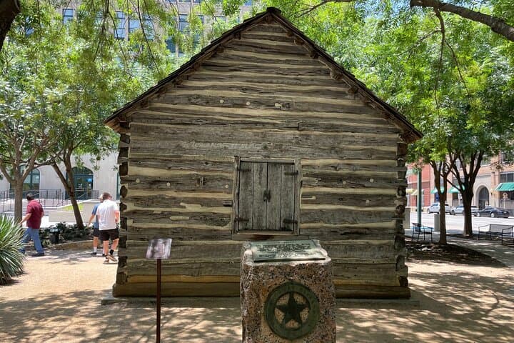 dallas-in-wonderland-self-guided-walking-tour photo 6