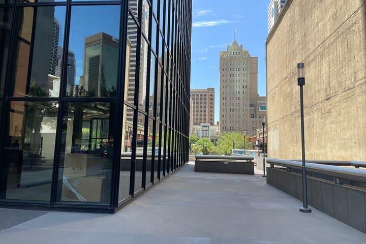 dallas-in-wonderland-self-guided-walking-tour