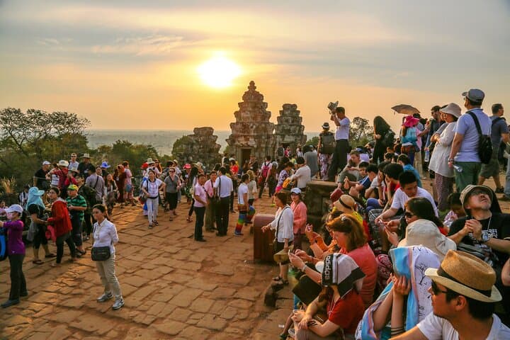 Private Angkor Wat Day Tour with Sunset Viewing — Siem Reap Temple Experience photo 3