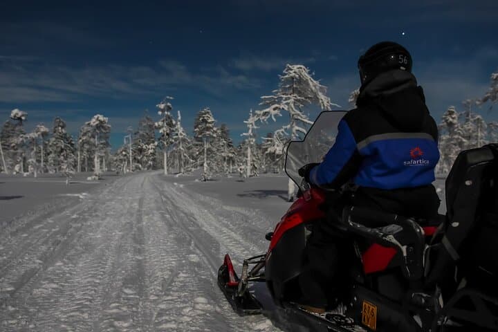 Evening Snowmobile Safari with Campfire in Saariselkä — Northern Lights Snowmobiling photo 2