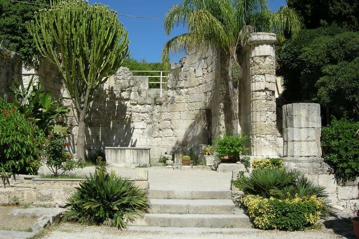 Explore Ortigia & Neapolis: Private 4‑Hour Archaeological Tour in Syracuse photo 2